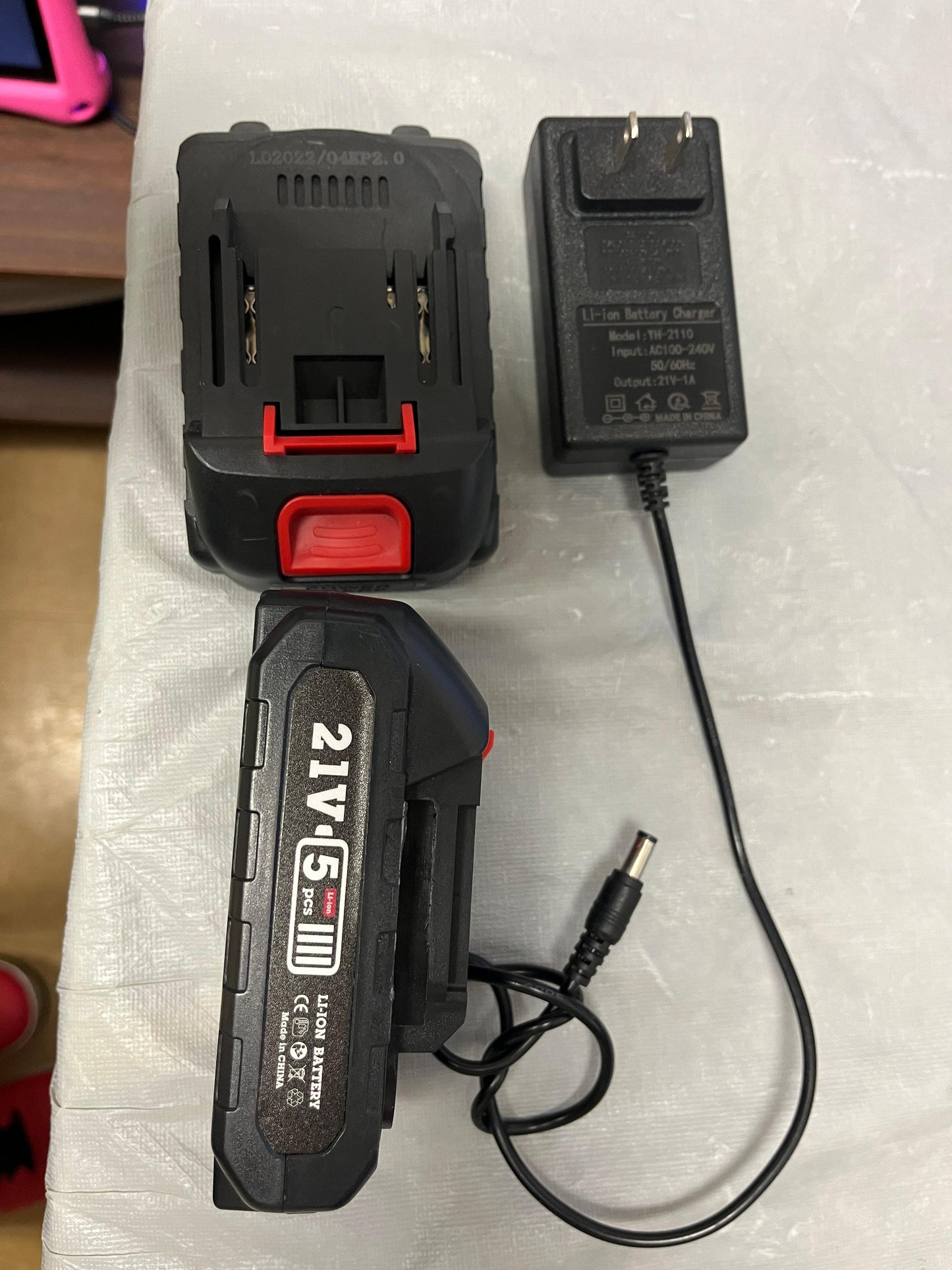 (New Open Box) 2 pcs 21V batteries, 2.0Ah 2000mAh battery for 20V 21V cordless power tools with a Battery Charger