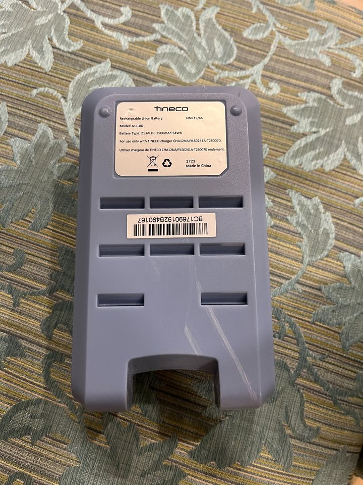 Tineco Replacement Battery for A11 Hero & PET Series, Cordless Vacuum Cleaner Replacement Battery-21.6 Volt 2500mAh Space Blue