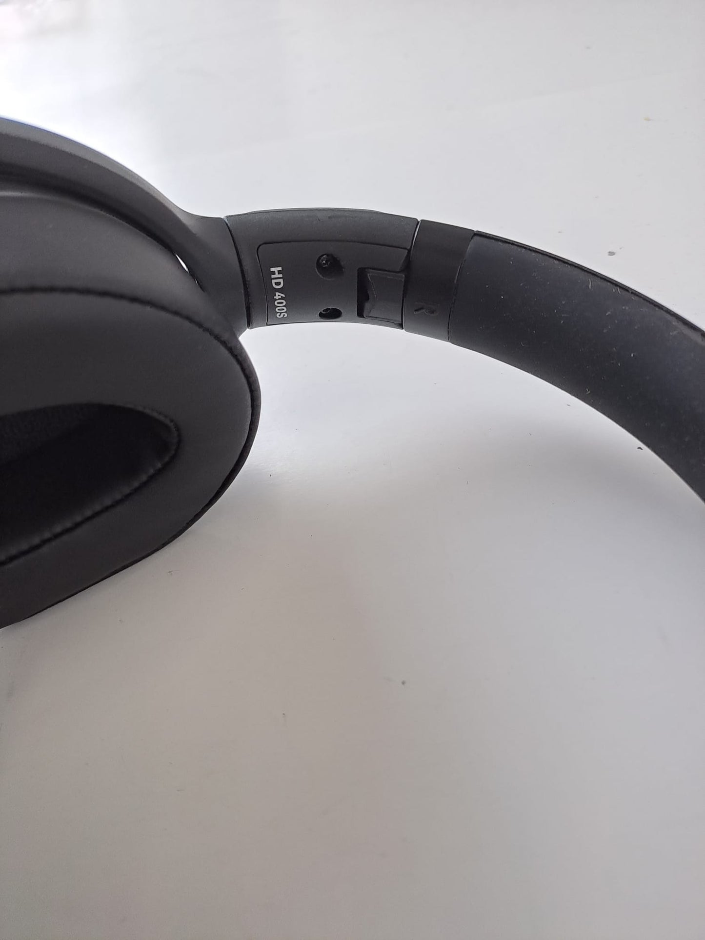 Refurbished (Excellent) Sennheiser HD 400S Closed Back, Around Ear Headphone