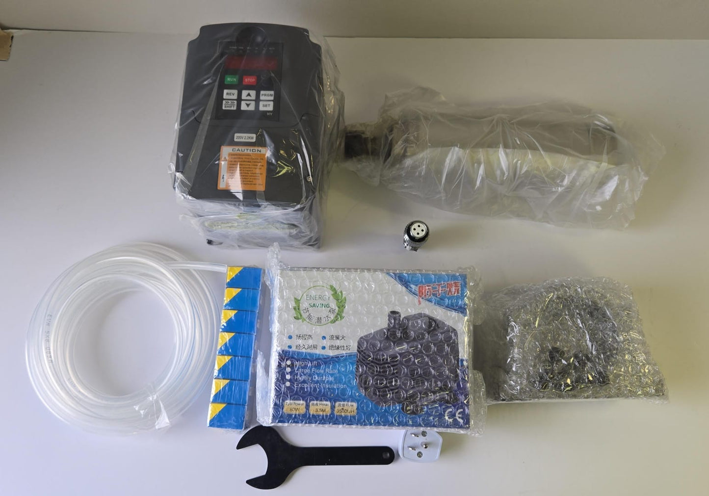 (Excellent) RATTMMOTOR CNC VFD Spindle Motor Kits 2.2KW 220V Water Cooled Spindle Motor Φ80mm ER20 400Hz 24000RPM+VFD Drive Inverter+80mm Motor Mount Clamp+14pcs ER20 Collet+80W Water Pump for CNC Router