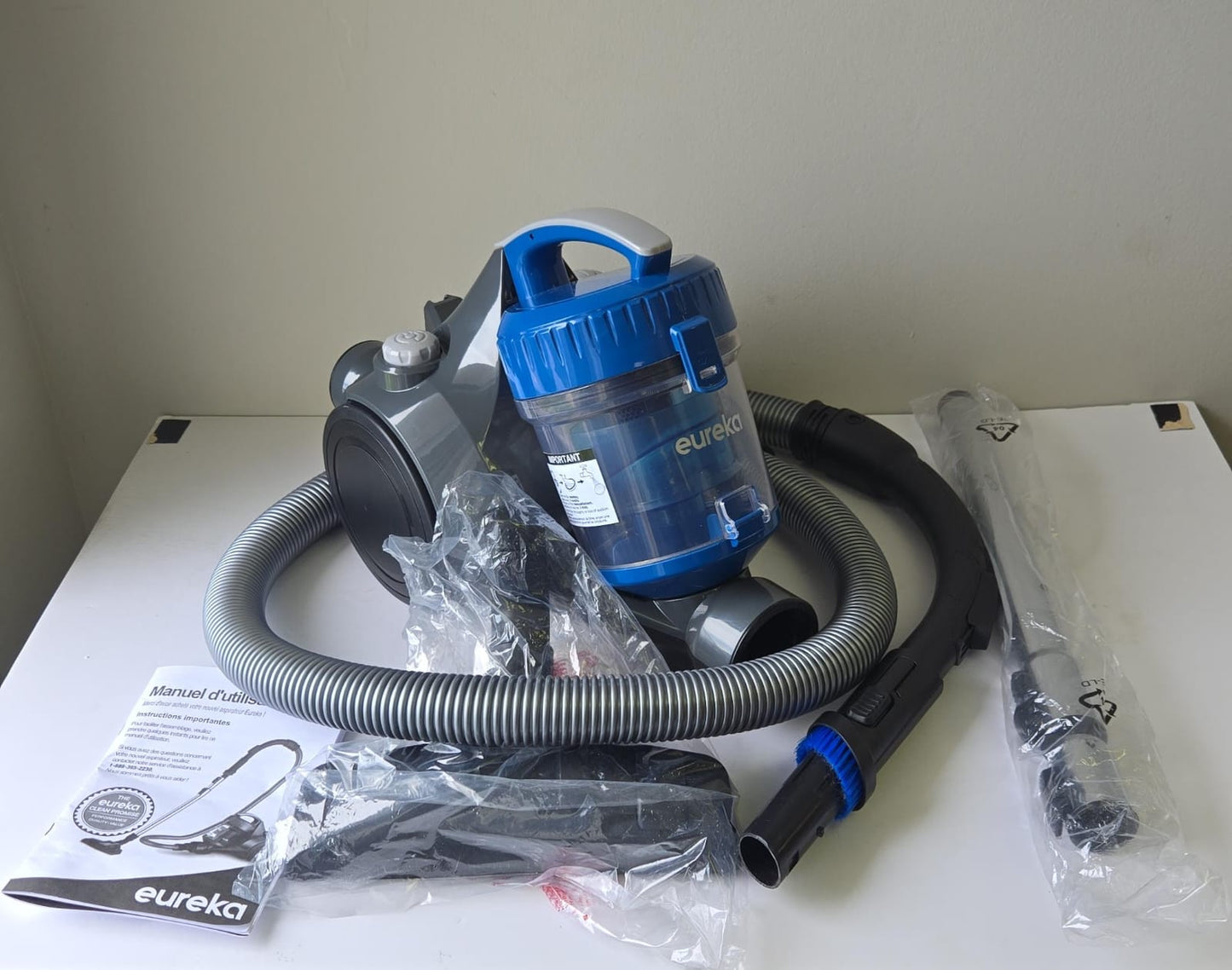 (Excellent) Eureka Whirlwind 2.5L Large Capacity Dust Cup, Bagless Canister Vacuum Cleaner, Blue