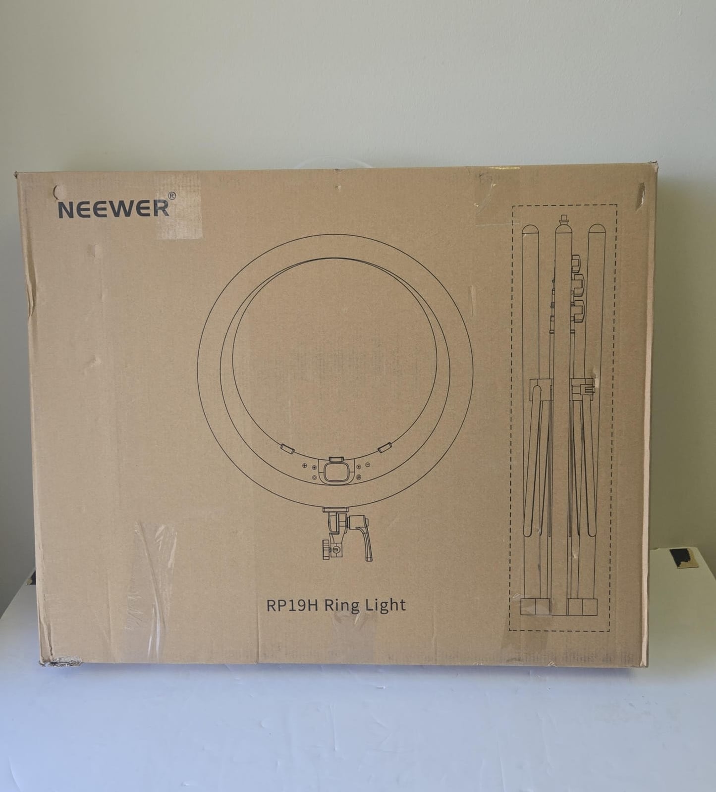 (New Open Box) NEEWER Ring Light RP19H 19 inch with Tripod Stand, 2.4G Touch Control Ringlight