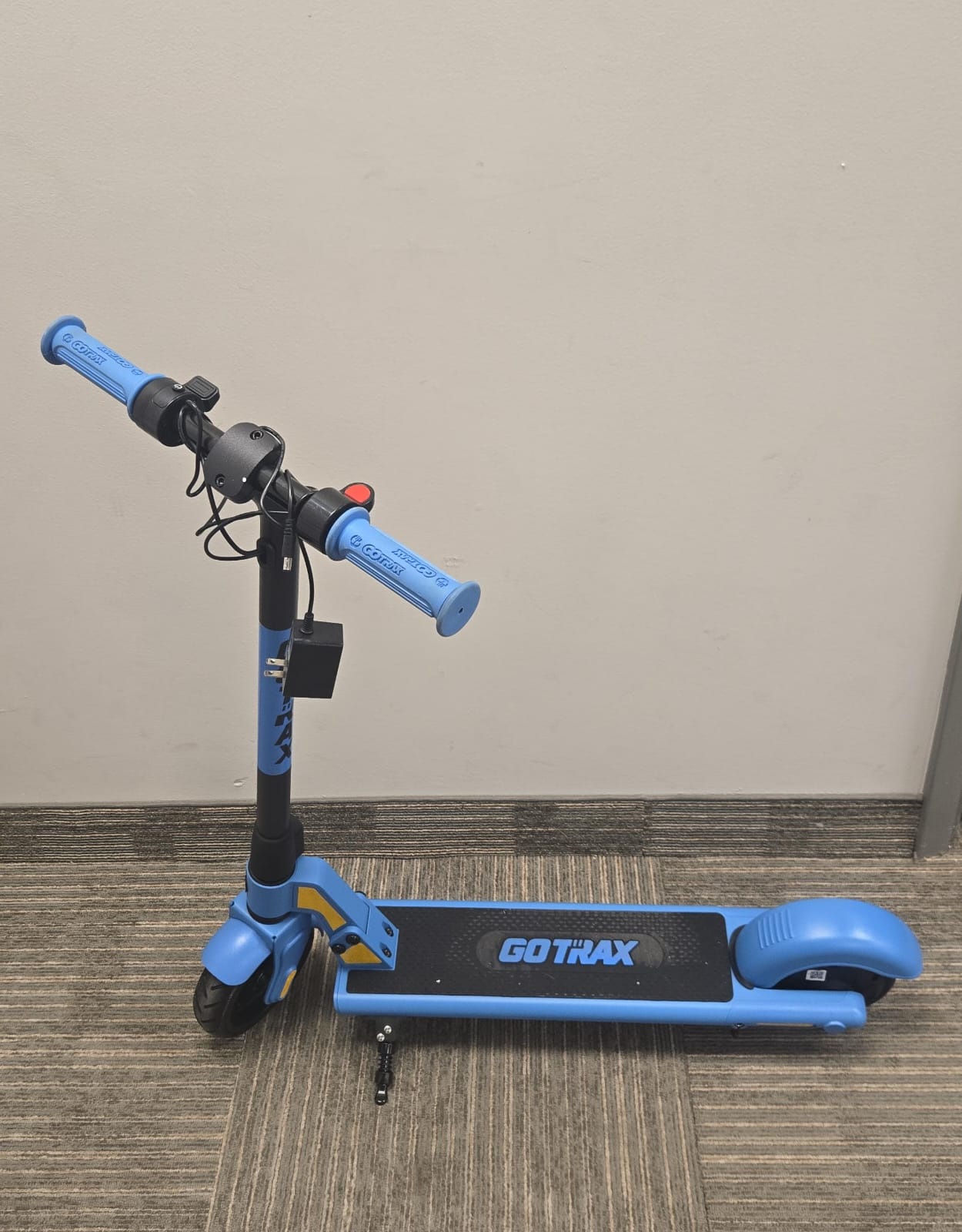 (Excellent) Gotrax GKS Lumios Electric Scooter for Kids Age 6-12, Max 6.25 Mile & 7.5Mph Speed, 6" Flash Front Wheel, 3 Adjustable Height, UL2272 Certified, Lightweight Aluminum Frame, Blue