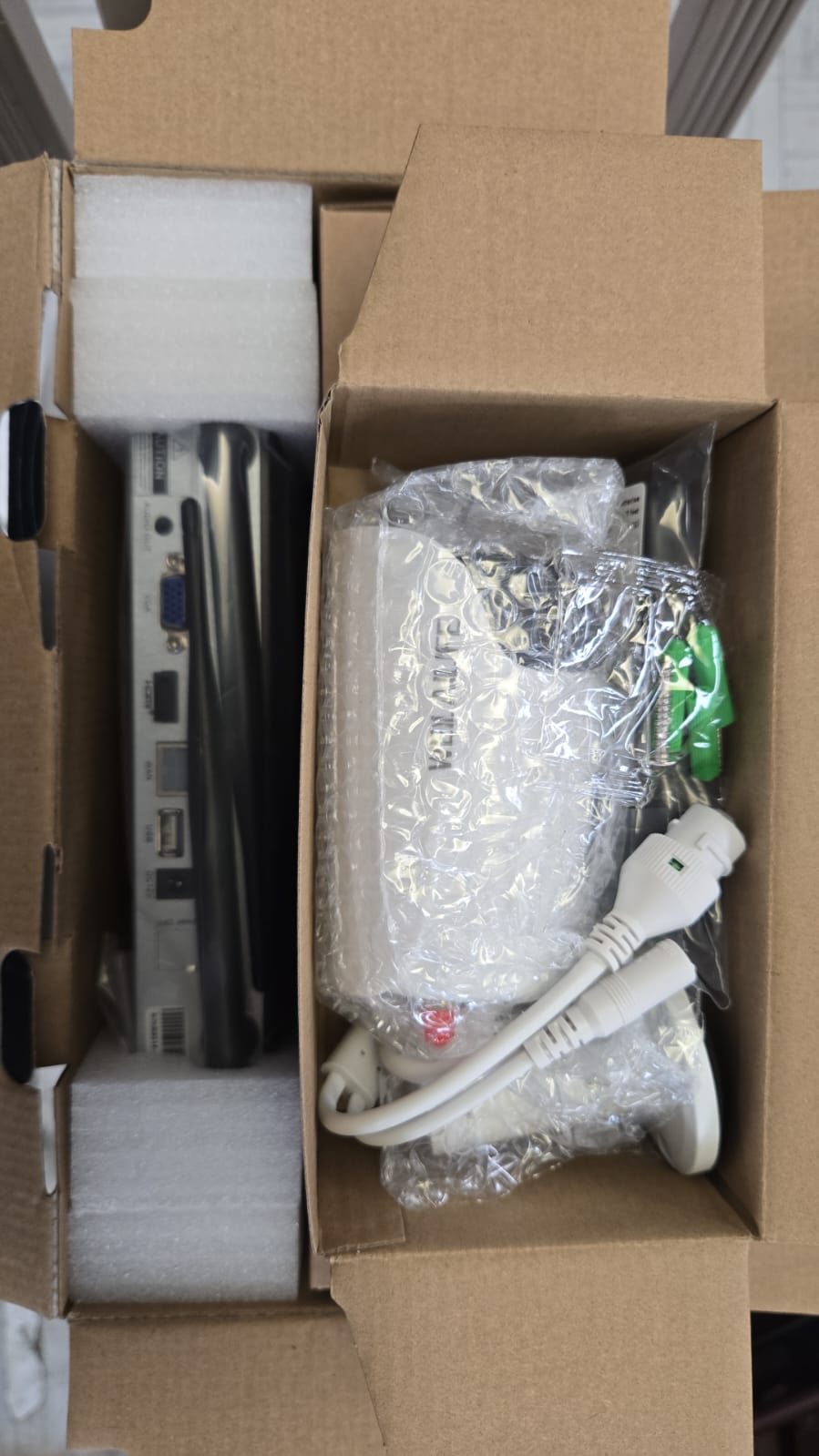 (New) Weilailife 10 Channel 5MP/ 4pcs Camera 3MP Security System.