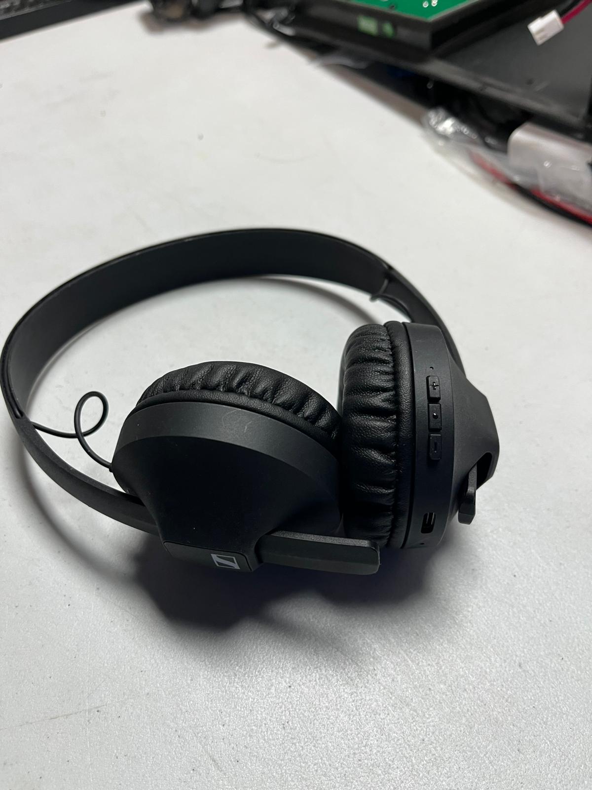 (Good) Sennheiser HD 250BT Bluetooth Wireless Headphone
