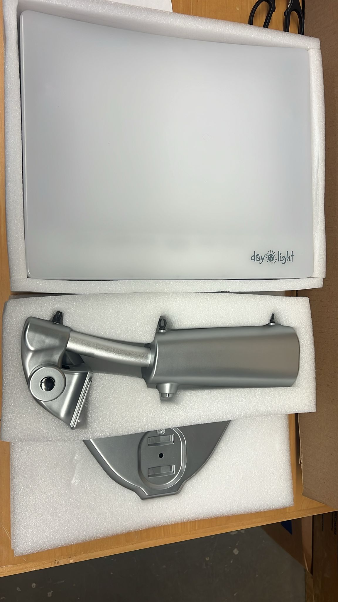 (Excellent) Carex Day-Light Classic Plus Bright Light Therapy Lamp - 10,000 LUX