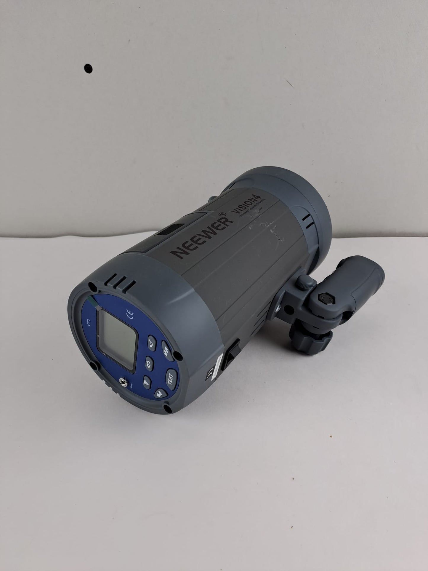 Used (Excellent) Neewer Vision 4 300W GN60 Outdoor Studio Flash Strobe Li-ion Battery Powered Cordless Monolight