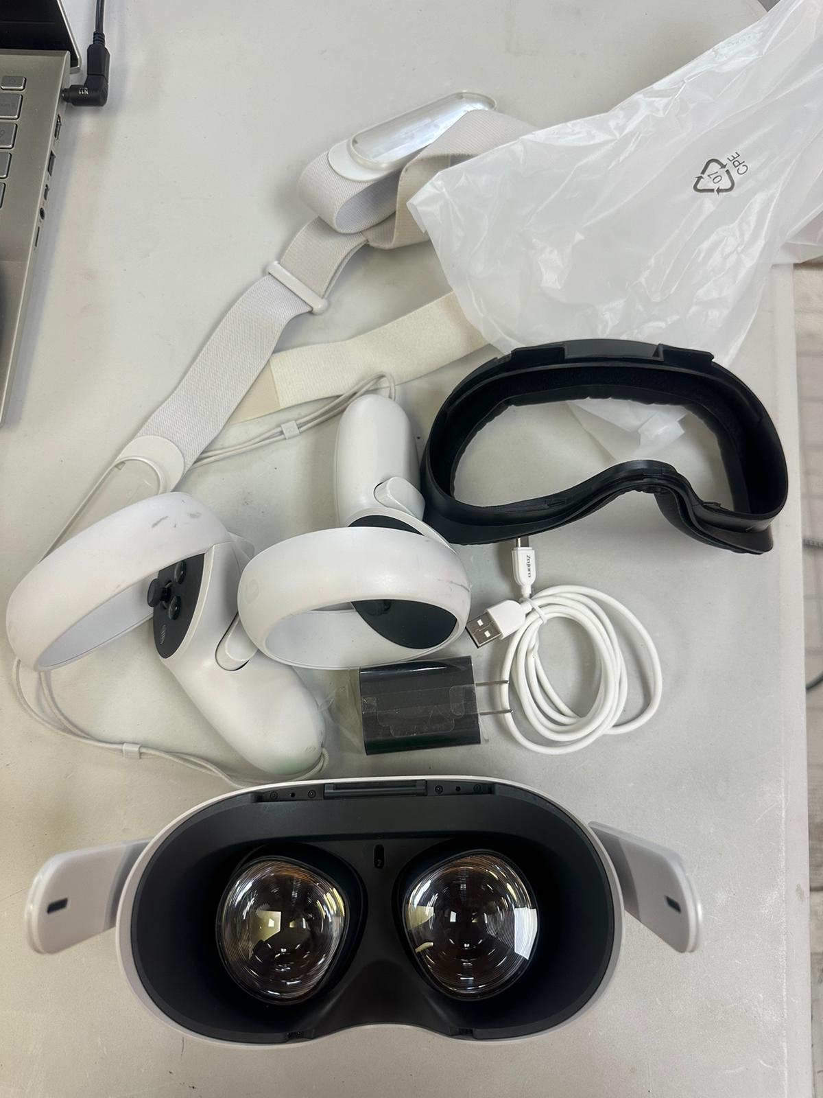 (Excellent) Oculus Meta Quest 2 128GB with 30 games preloaded