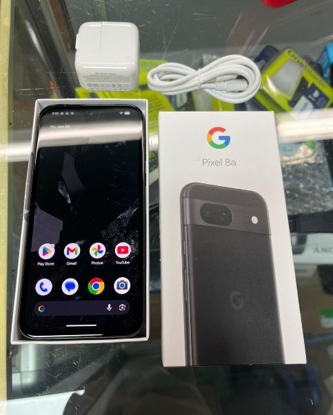 (Excellent) Google Pixel 8a | Unlocked | Only 10 Cycle Count • with charging adaptor and usb C cable