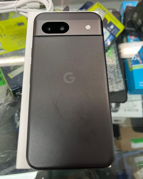 (Excellent) Google Pixel 8a | Unlocked | Only 10 Cycle Count •  with charging adaptor and usb C cable