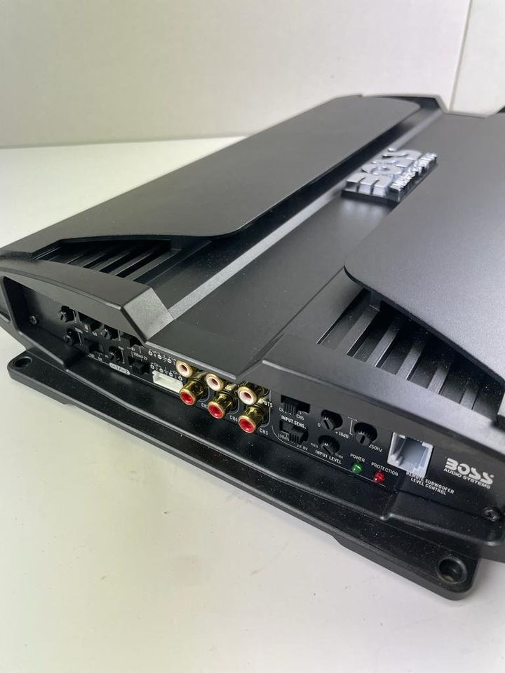 Refurbished (Excellent) BOSS AUDIO PV3700 Phantom 3700Watt Full Range