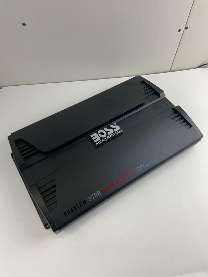 Refurbished (Excellent) BOSS AUDIO PV3700 Phantom 3700Watt Full Range