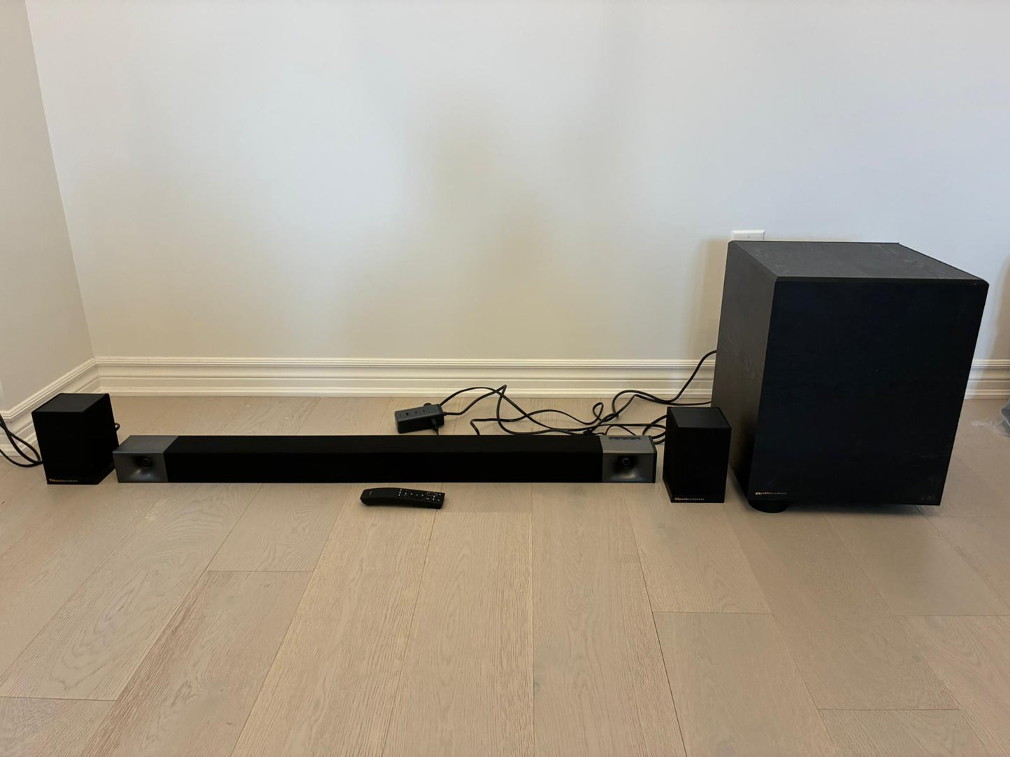 (Good) Klipsch Cinema 600 3.1 Sound Bar + 10" Wireless Subwoofer | Bluetooth • Powerful Bass