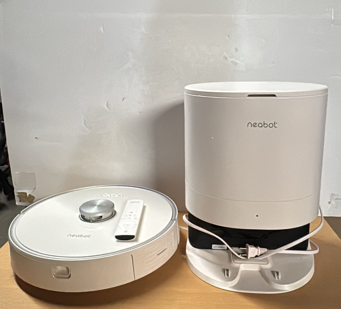 (Excellent) Neabot Nomo Smart Robot Vacuum | Self-Emptying Dock • 2700Pa Suction