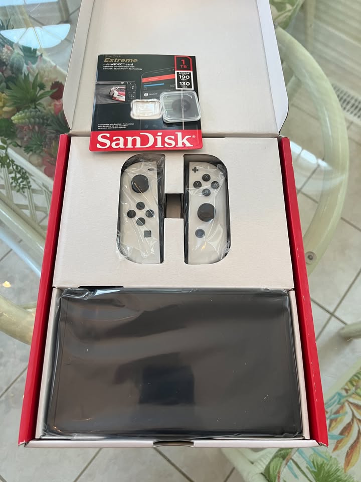 (Brand New) Nintendo Switch OLED with 60+ games