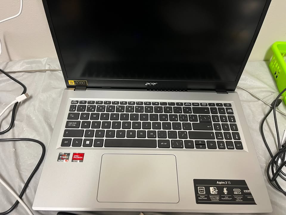 (Excellent) Acer Aspire A315-24P 15" 1080P AMD Ryzen 3 7320U / 256GB SSD / 8GB DDR5 RAM Laptop