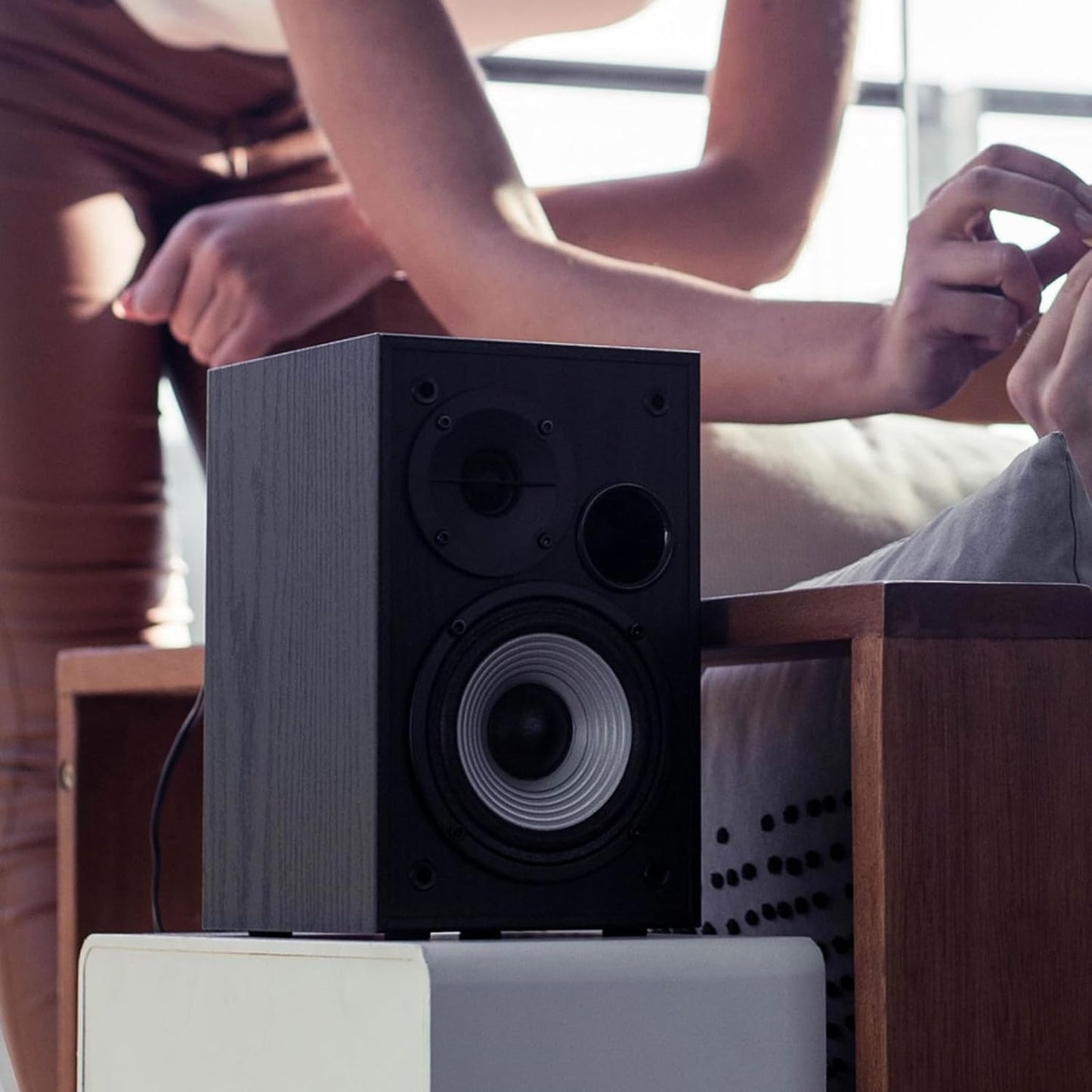 (Excellent) Edifier R980T 4" Active Bookshelf Speakers - 2.0 Computer Speaker - Powered Studio Monitor (Pair)