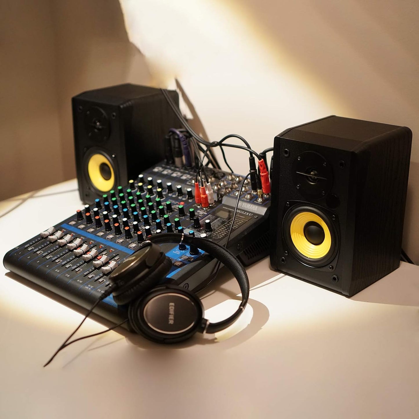 (New Open Box) Edifier R1010BT Powered Bluetooth Speakers – Clear Sound + Deep Bass