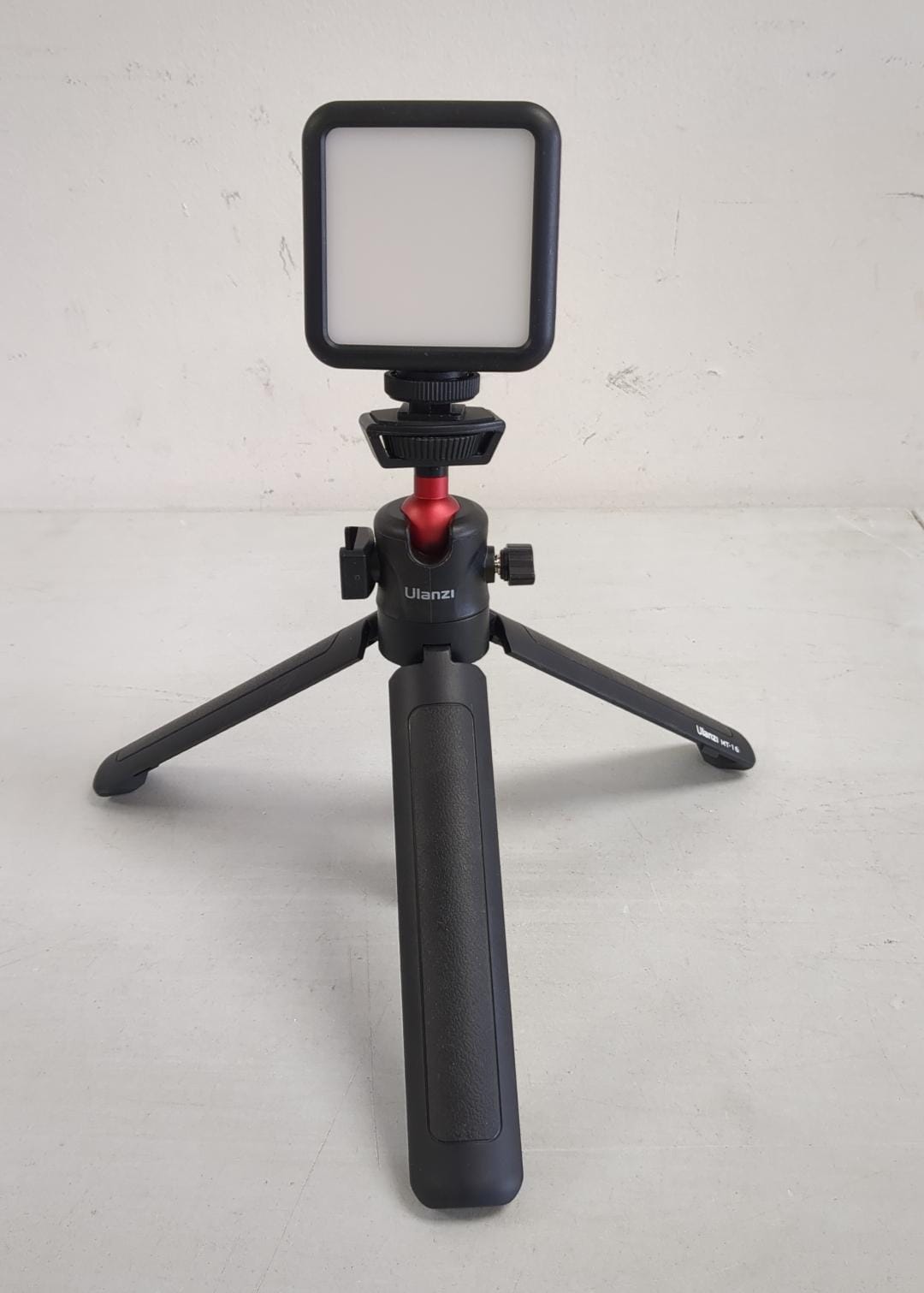 (excellent) ULANZI Extendable Tripod mt-16 & Led video light VL49 2000mAh