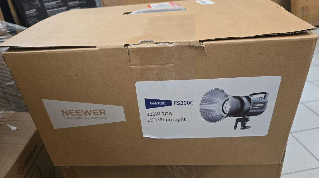 (New Open Box) NEEWER FS300C 300W RGB LED Video Light with App/2.4G Control