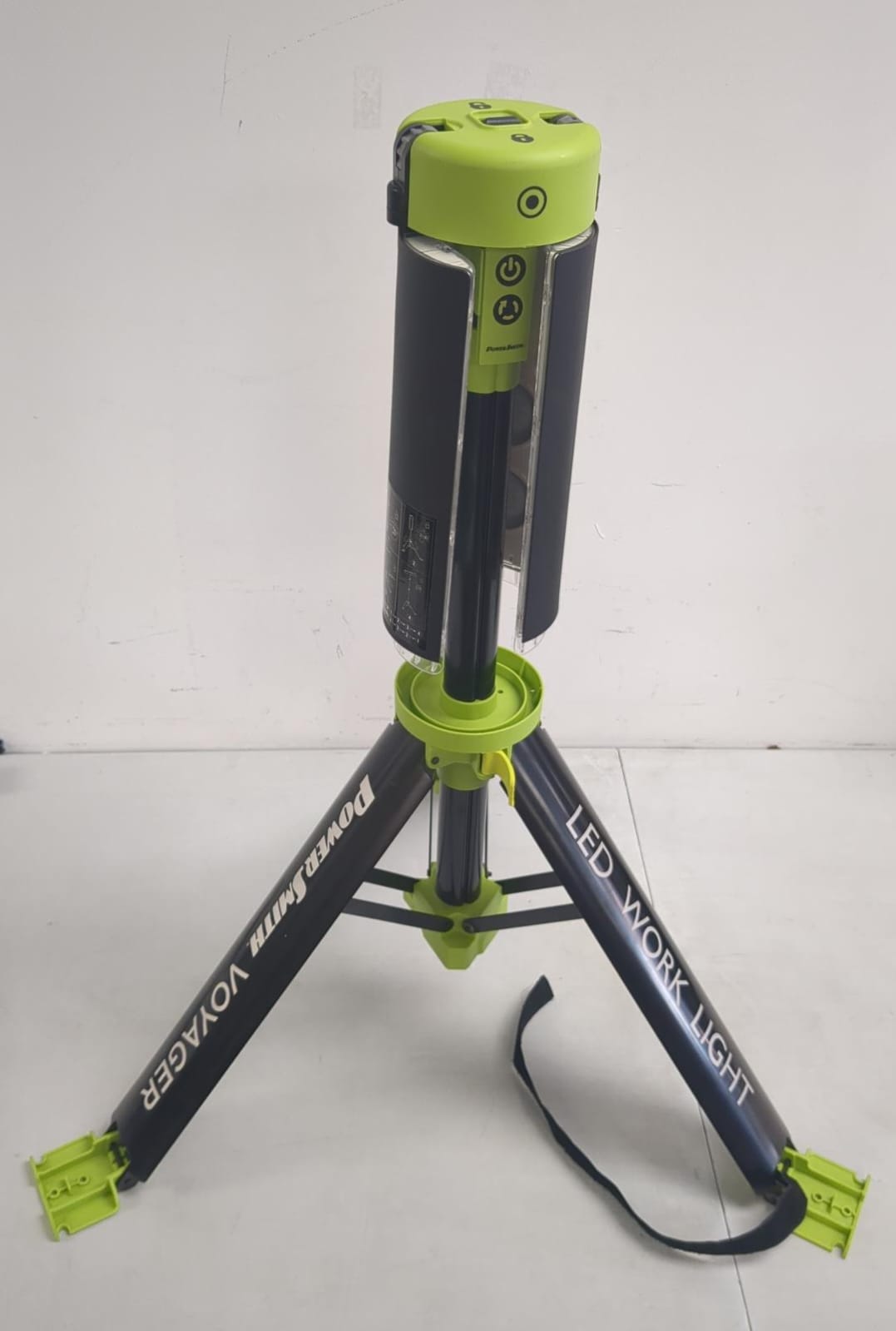 (used good) PowerSmith PVLR8000A-C Voyager 8,000 Lumen LED Collapsible Adjustable Tripod Work