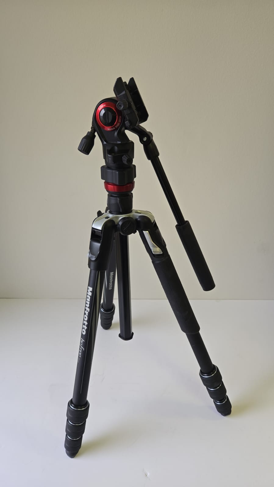 (Good) Manfrotto Travel Befree Live Aluminium Tripod Twist, Video Head, Black, Compact