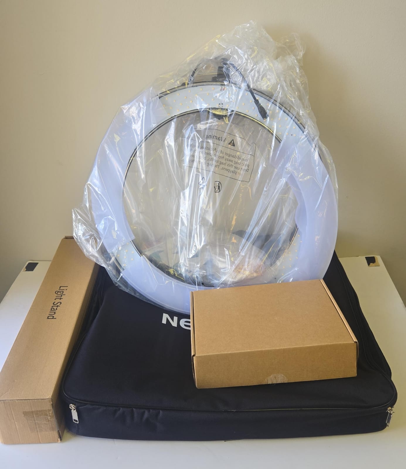 (New Open Box) NEEWER Ring Light RP19H 19 inch with Tripod Stand, 2.4G Touch Control Ringlight