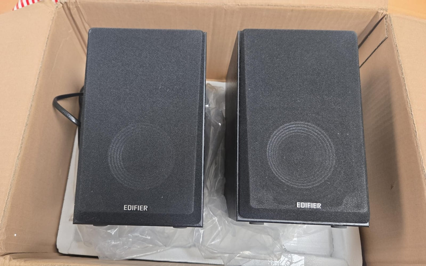 (Excellent) Edifier R980T 4" Active Bookshelf Speakers - 2.0 Computer Speaker - Powered Studio Monitor (Pair)