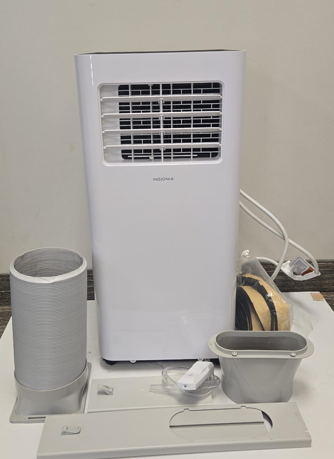 Insignia 3 in 1 Portable Air Conditioner with dehumidifier - 12000 BTU (SACC 7000 BTU)